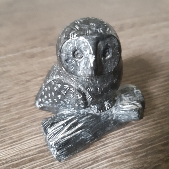Soapstone carved Owls. Handmade  A Wolf Original Made in Canada - Picture 4 of 8